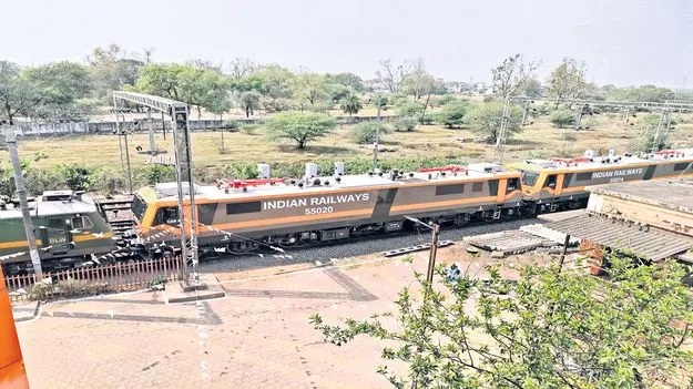 విశాఖకు  హై-టెక్‌, హై-పవర్‌ లోకోలు