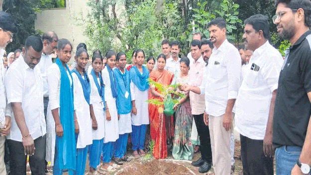 కొల్లాపూర్‌ను పచ్చలహారంగా తీర్చిదిద్దుతాం 