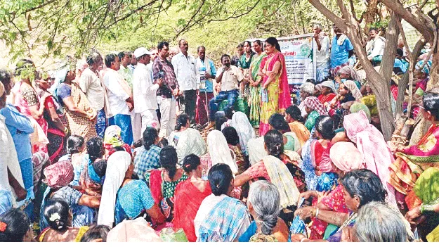 ఎల్లూరులో ఉపాధ్యాయుల బడిబాట వినూత్నం