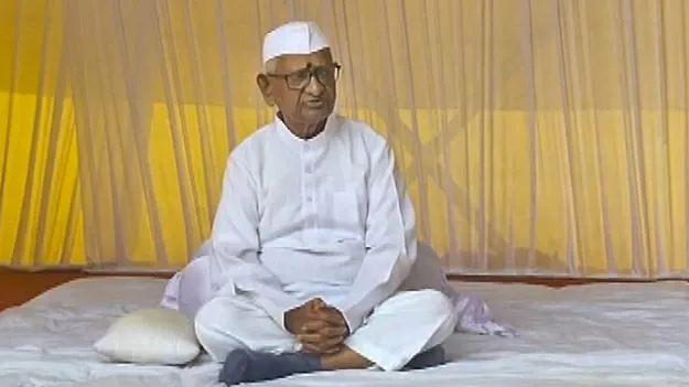 విద్యార్థుల ఆందోళనకు హజారే మద్దతు