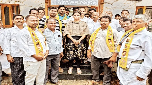 వైసీపీ నుంచి టీడీపీలోకి చేరిక