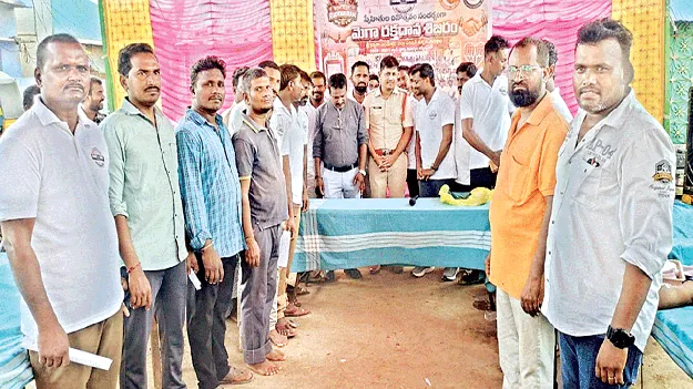 ఆదర్శ స్నేహితులు 