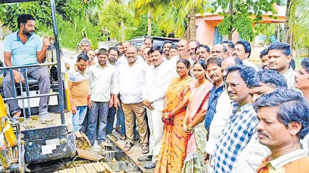 దిబ్బపాలెంలో డ్రైనేజీల పునర్నిర్మాణం