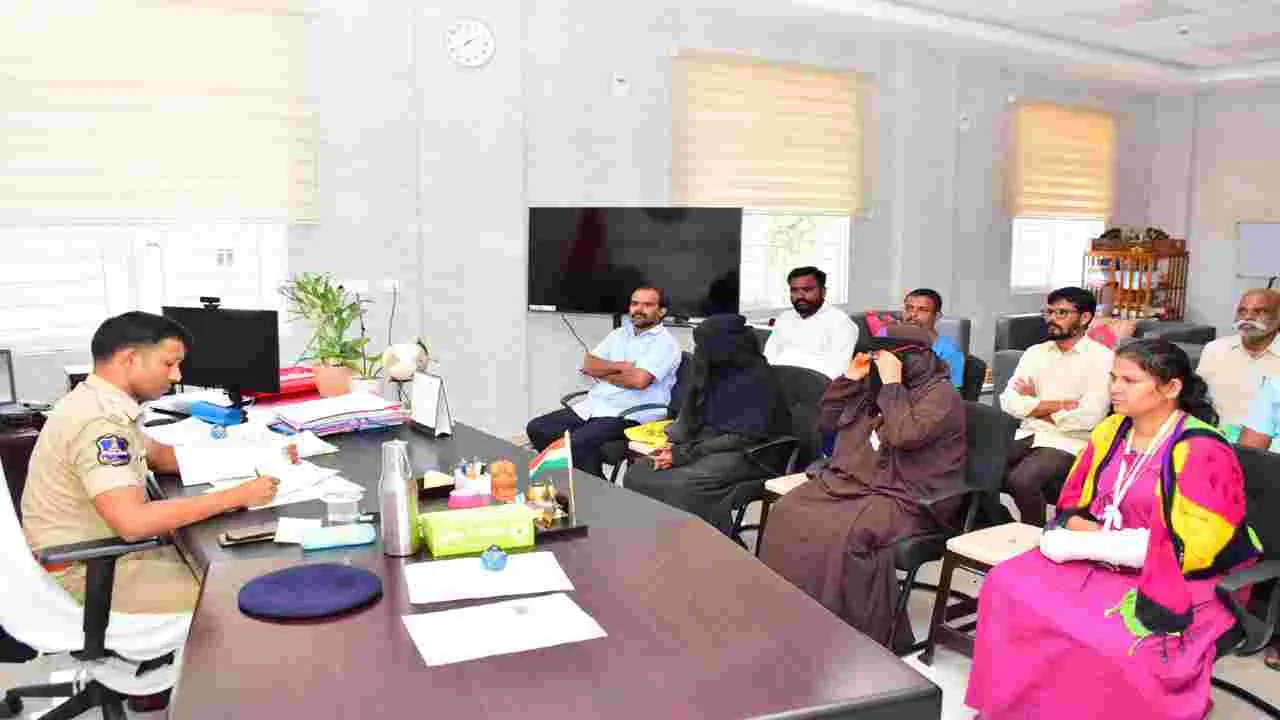 బాధితులకు సత్వర న్యాయం అందించాలి