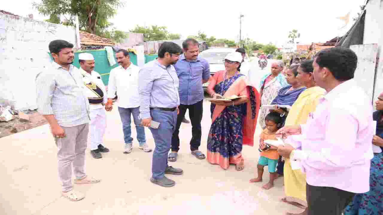 అభివృద్ధి పనులను వేగవంతం చేయాలి