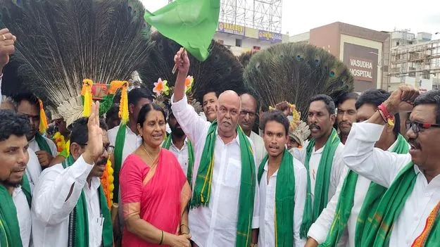 ఆదివాసీల సంక్షేమానికి కృషి