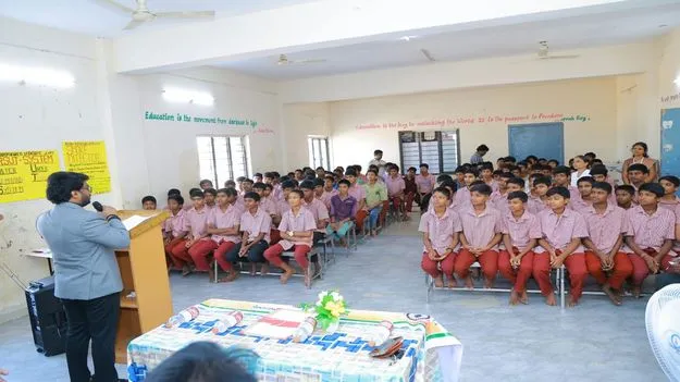 విద్యార్థులు పట్టుదలతో చదవాలి..