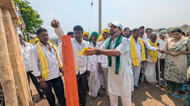 గిరిజనుల సమస్యల పరిష్కారానికి ప్రభుత్వంపై ఒత్తిడి