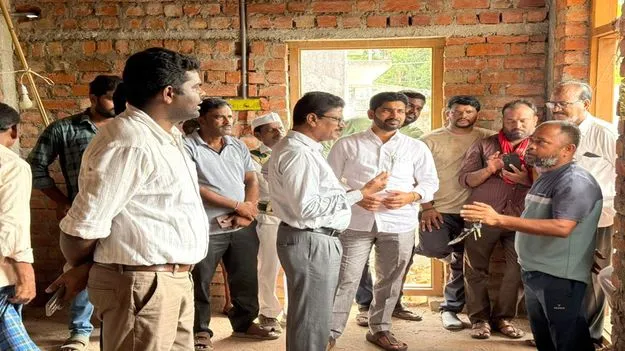 ఇళ్ల నిర్మాణాలు త్వరితగతిన పూర్తి చేయాలి