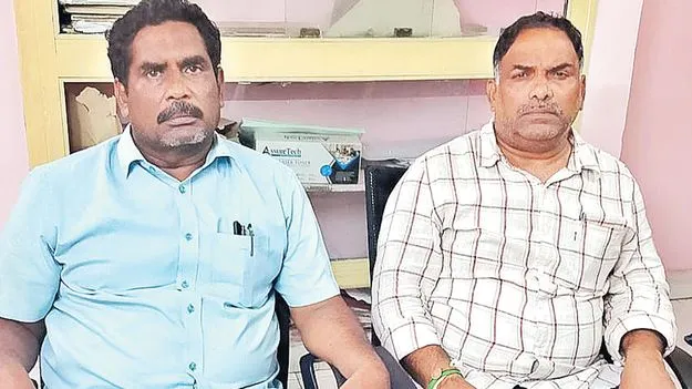 వరంగల్‌లో ఇద్దరు సబ్‌ రిజిస్ట్రార్ల అరెస్టు