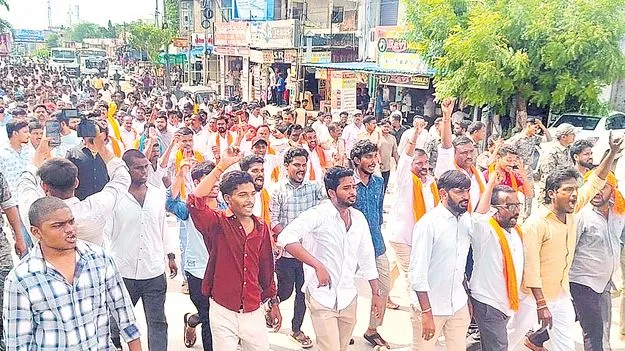 బడిలో ఉర్దూ బోధనతో రగిలిన ఆర్మూర్‌