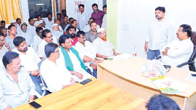నాయకులు కీలకంగా వ్యవహరించాలి