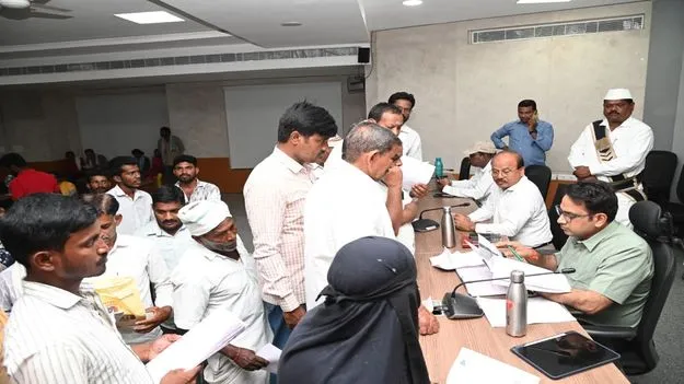 ప్రజావాణి దరఖాస్తులు సత్వరమే పరిష్కరించాలి