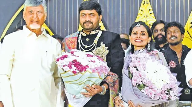 బ్రహ్మం దంపతులను ఆశీర్వదించిన సీఎం