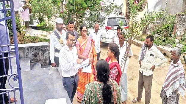  భూముల రీసర్వేకు ప్రజలు సహకరించాలి