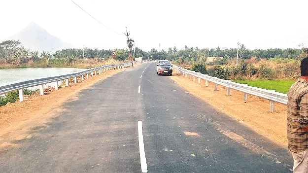 పనులు చేపట్టి.. కష్టాలు తీర్చి