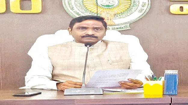 సుస్థిర ఆర్థికాభివృద్ధికి చర్యలు చేపట్టండి: కలెక్టర్‌ 