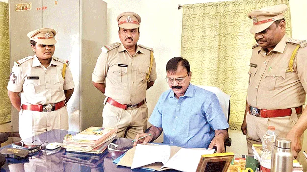 మద్యం అమ్మకాలతో రూ.1344కోట్ల ఆదాయం