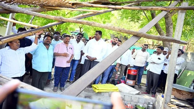 గాలివాన బాధితులను ఆదుకుంటాం 