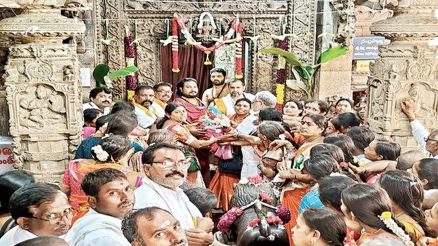 కామేశ్వరీదేవికి సారె 