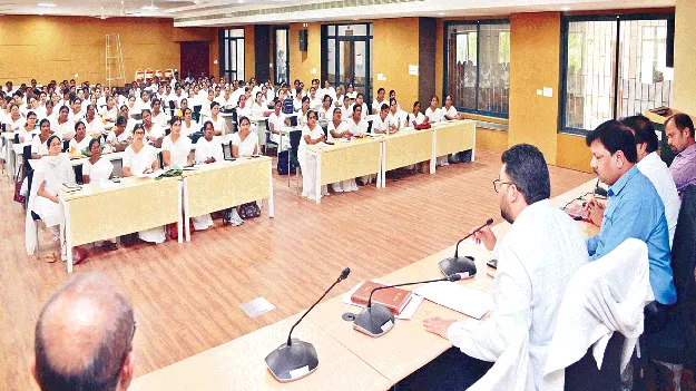 ప్రాధాన్యం ఇవ్వాలి