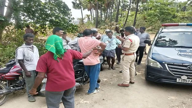 పరిహారం ఇస్తేనే పనులు
