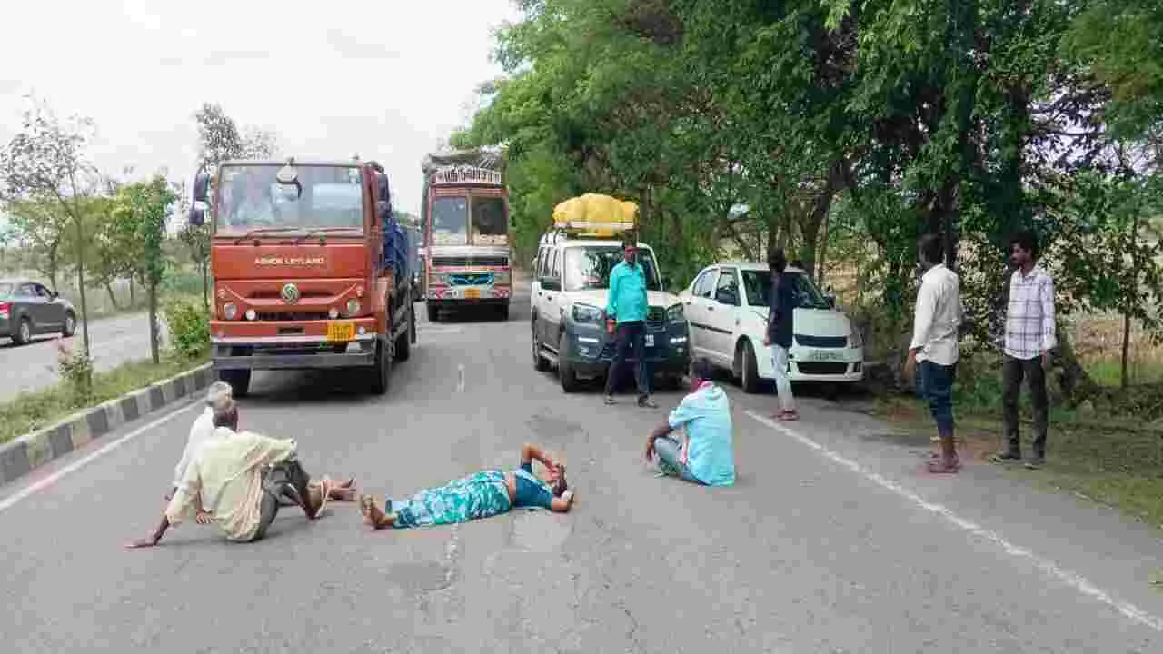 బైపాస్‌ సర్వే పనులను అడ్డుకున్న రైతులు