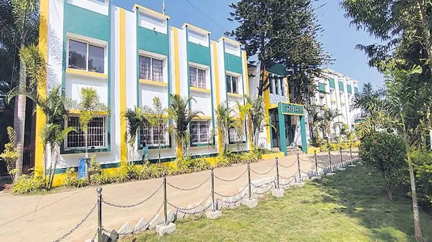 ఆశ్రమాలను గాలి కొదిలేశారు! 