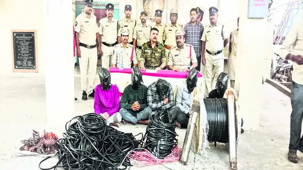 CABLE: కేబుల్‌ చోరీ నిందితుల అరెస్ట్‌