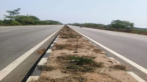 రాజీవ్‌ రహదారి నిర్వహణ అస్తవ్యస్తం