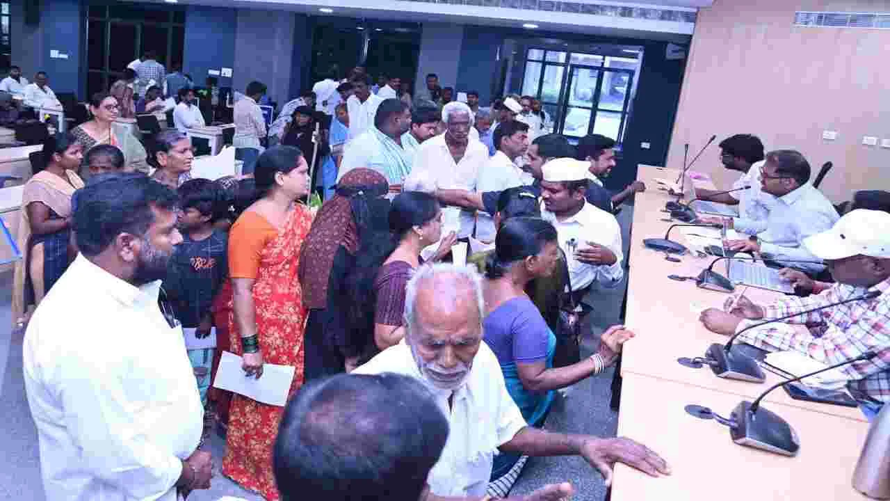 అనుమతులున్నా లారీలను స్టేషన్‌కు తరలించారు