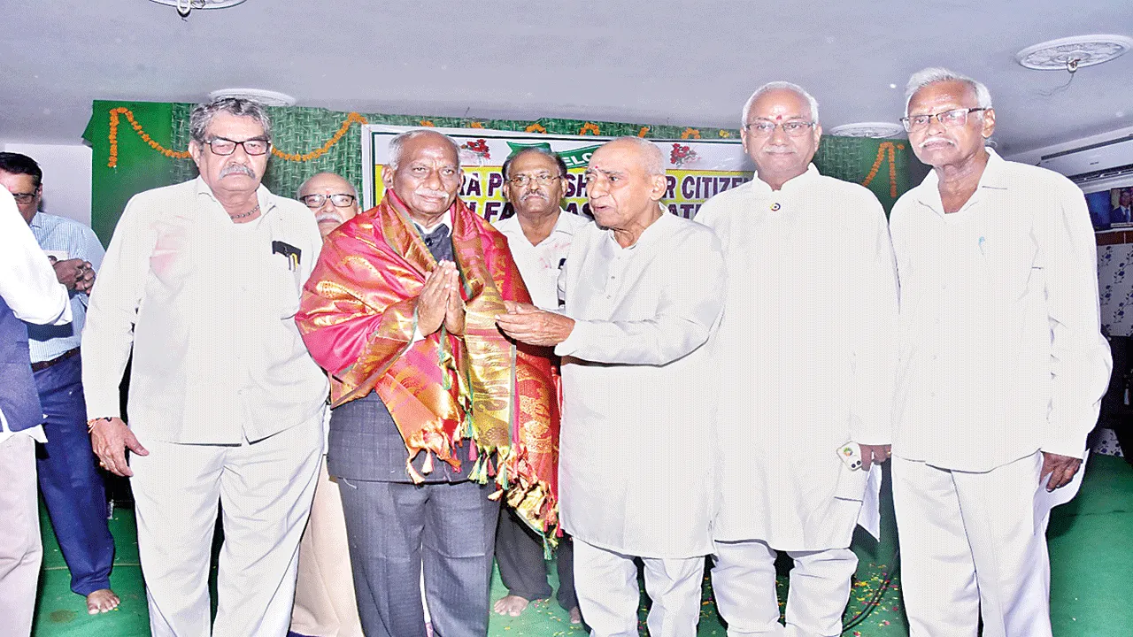 వృద్ధుల సంక్షేమానికి కేంద్ర ప్రభుత్వం రూపొందించిన  జాతీయ విధానాన్ని అమలుపర్చాలి