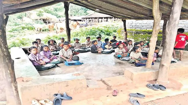  గూడు లేని బడులు