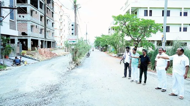 చురుగ్గా గ్రీన్‌సిటీ సీసీ రోడ్డు