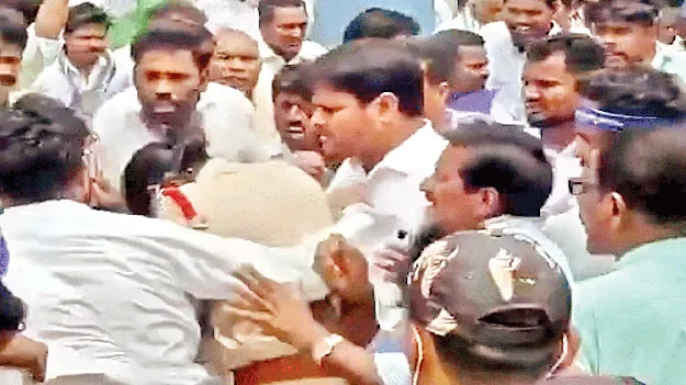 మహిళా ఎస్‌ఐపై దాడి, అసభ్యప్రవర్తన.. వైసీపీ నేతలపై కేసు