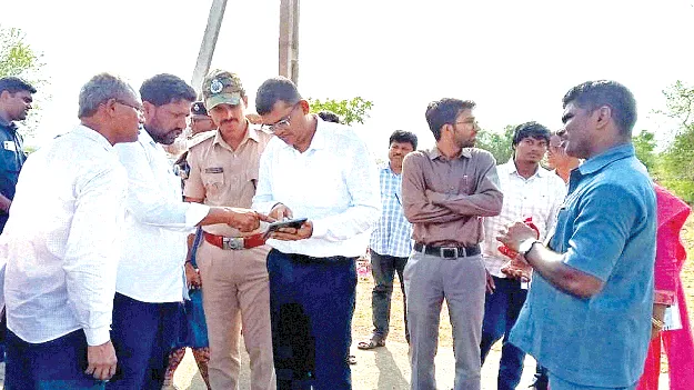 పారదర్శకంగా పాసు పుస్తకాల పంపిణీ