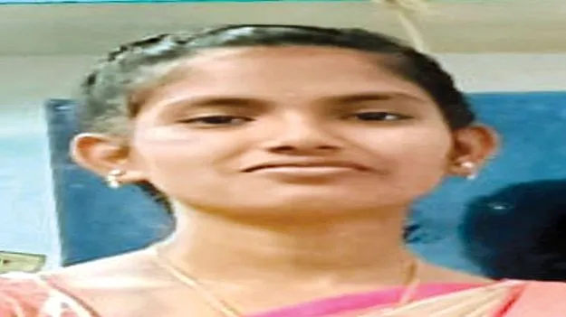 ఫెయిల్‌ అయ్యానని విద్యార్థిని  బలవన్మరణం