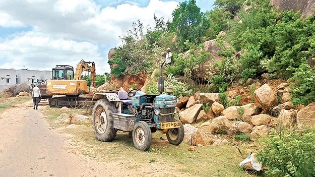 కొండనుగుల్ల చేస్తున్నారు