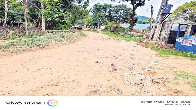 లోతేరు-పాచిపెంట రోడ్డుకు పాతరేనా?