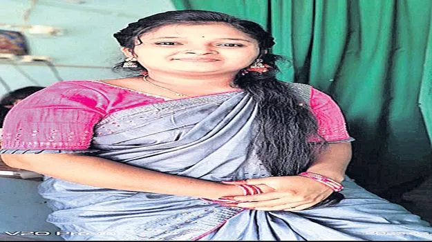 గిరిజన యువతి ఆత్మహత్య