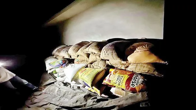 దళారుల భోజ్యం!