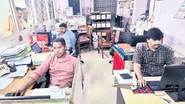 తగ్గిన రిజిస్ర్టేషన్‌ ఆదాయం