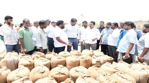 రైతులు అధైర్యపడొద్దు