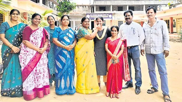 పదిలో మెరిశారు