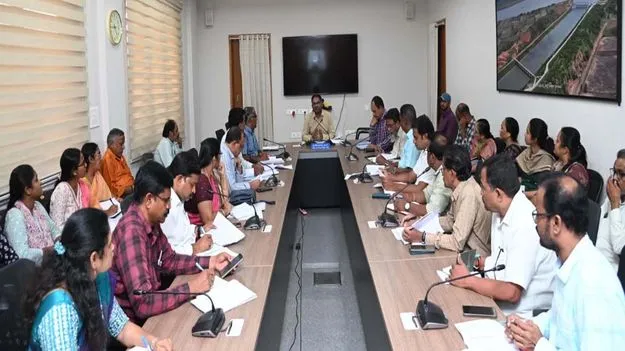 ఇందిరమ్మ ఇళ్లను వేగంగా పూర్తి చేయాలి