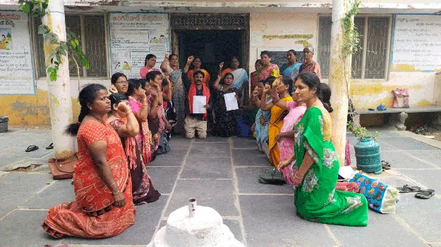 అంగన్‌వాడీ కేంద్రాలకు సెలవులు ఇవ్వాలి’