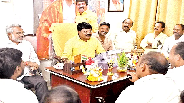   సంక్షేమ పథకాలు ప్రజలకు తెలియజేయండి