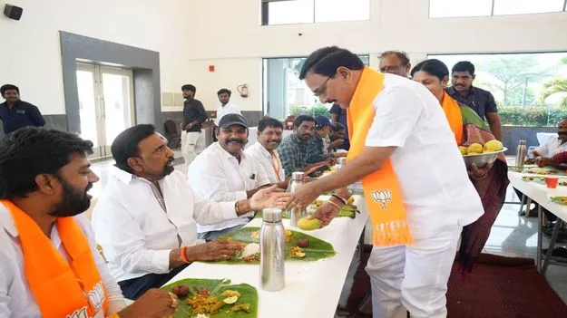  పార్టీ బలోపేతానికి కార్యకర్తలే మూల స్తంభాలు