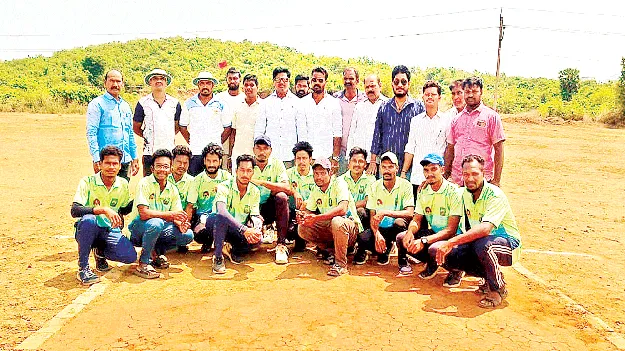 ఫైనల్‌కు  బిటివాడ, సీతంపేట జట్లు