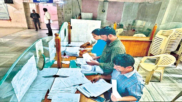 Decrease of 1,27,877 voters 1,27, 877 మంది ఓటర్ల తగ్గుదల